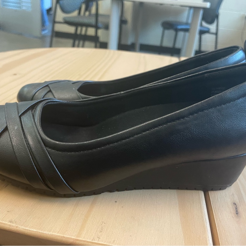 TredSafe Slip Resistant Work Waitress Shoes Sz 8 Reg. 49.95$
